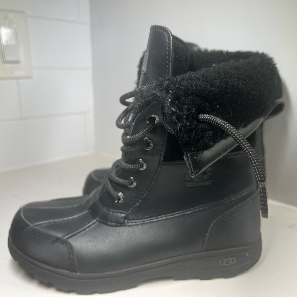 100% Authentic UGG Australia Butte II CWR Kids boot. Size USA 4. Black